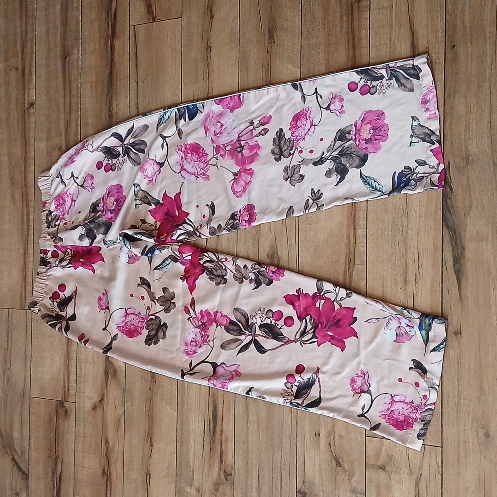 Victoria's Secret Pink Roses Satin Lounge Pajama Pants With Pockets. Size XS - Picture 12 of 17